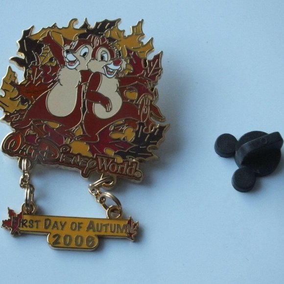Disney Chip and Dale First Day of Autumn Disney World Collectible Pin From 2006 - Picture 5 of 5